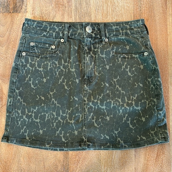 AMERICAN EAGLE • HI-RISE MINI • Size 4 - Picture 2 of 13